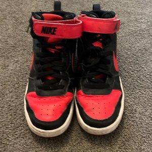 Used Nike high top size 7y